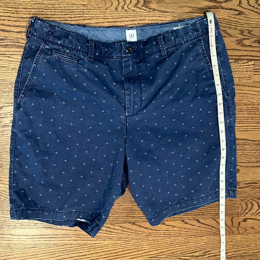 Gap men’s shorts waist 36 blue with white small detail pattern